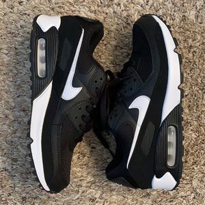 Black and White Nike Air Max 90